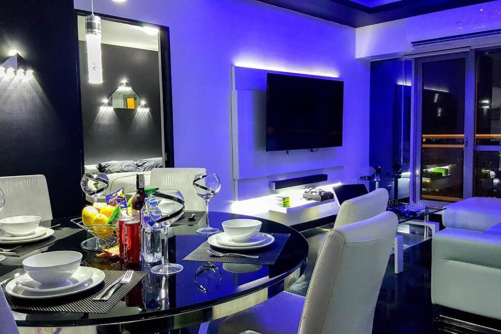 Apartment 2br Lower Penthouse @ Acqua Private Residences Manila