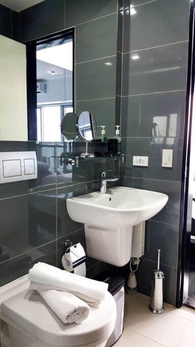 2br Lower Penthouse @ Acqua Private Residences