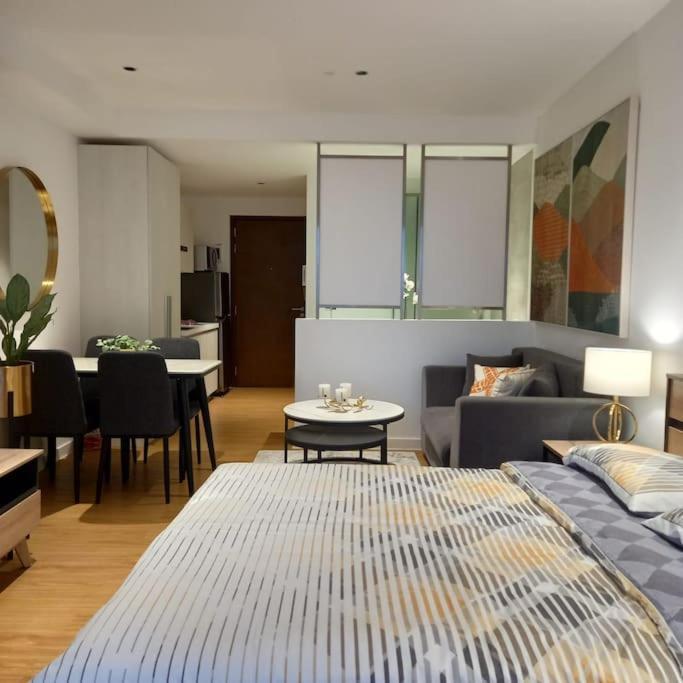 Apartment Lovely In Novotel Suites, Metro *