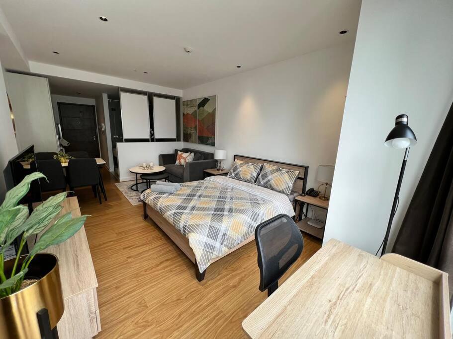 Apartment Lovely In Novotel Suites, Metro Manila