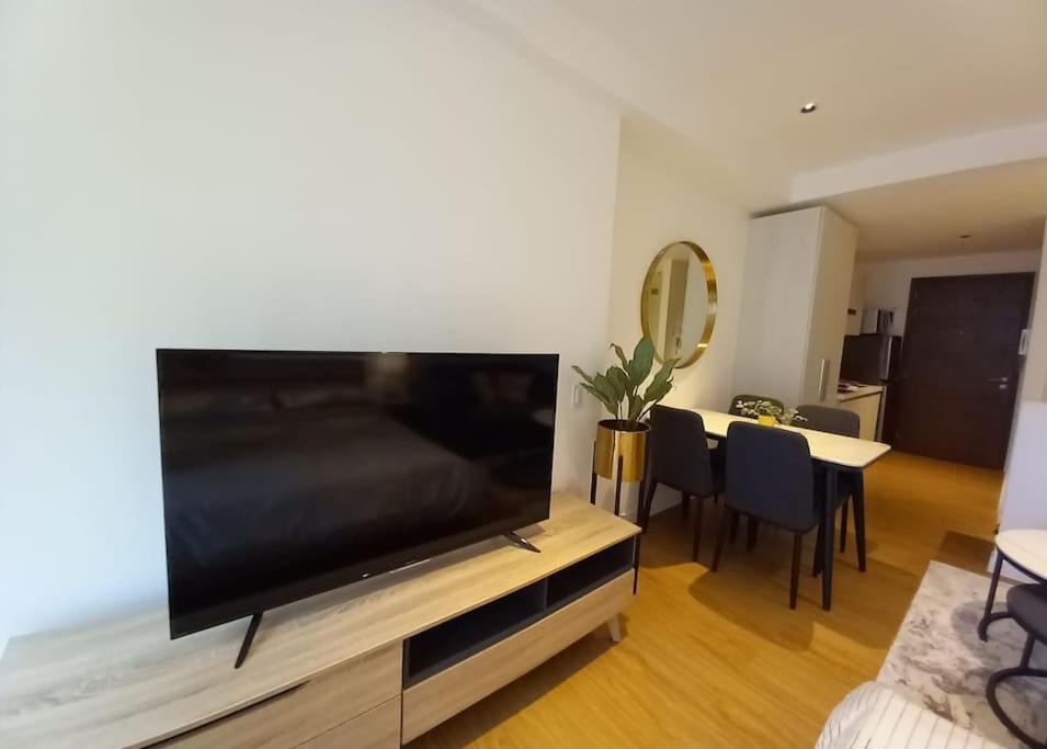 Lovely In Novotel Suites, Metro Manila