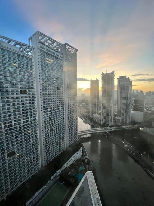 Lovely In Novotel Suites, Metro Apartment