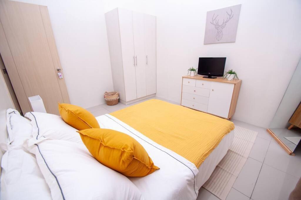 Cozy 1-bedroom In Makati Apartment *