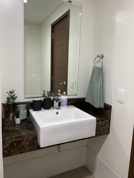 Modern And Homely In Shaw Boulevard * Manila
