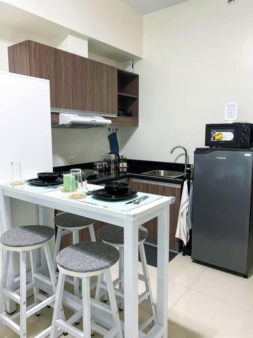 Modern And Homely In Shaw Boulevard *