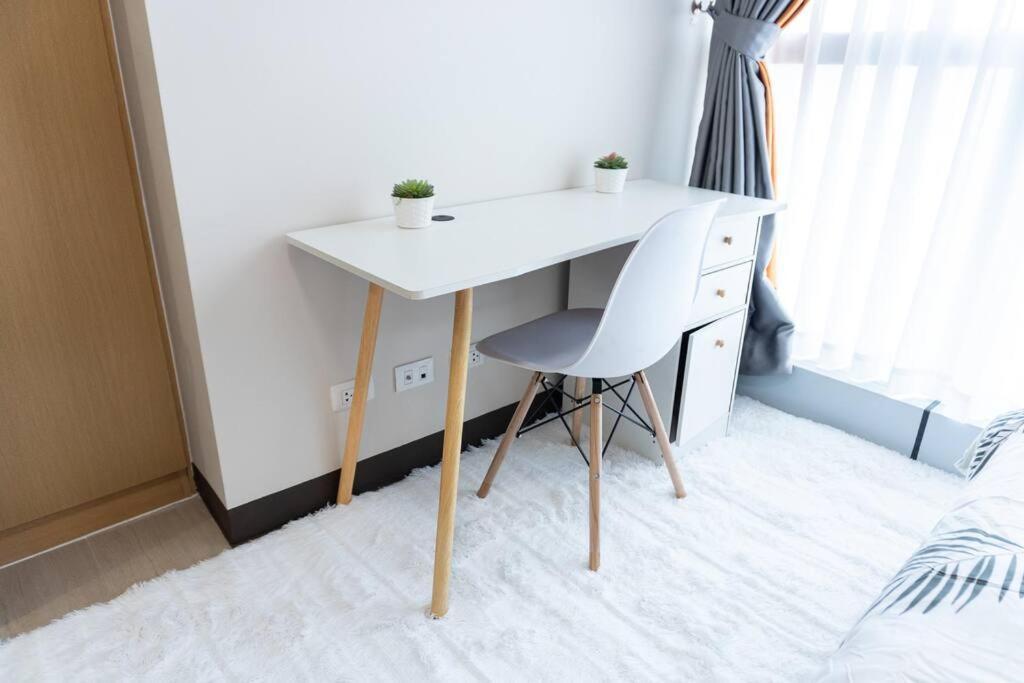 A2j Luxury 2br Bgc Uptown Near Uptown Mall Apartment Manila