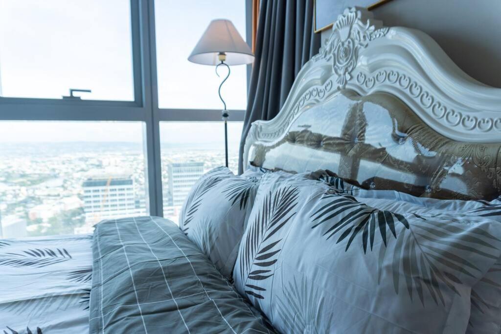 A2j Luxury 2br Bgc Uptown Near Uptown Mall * Manila