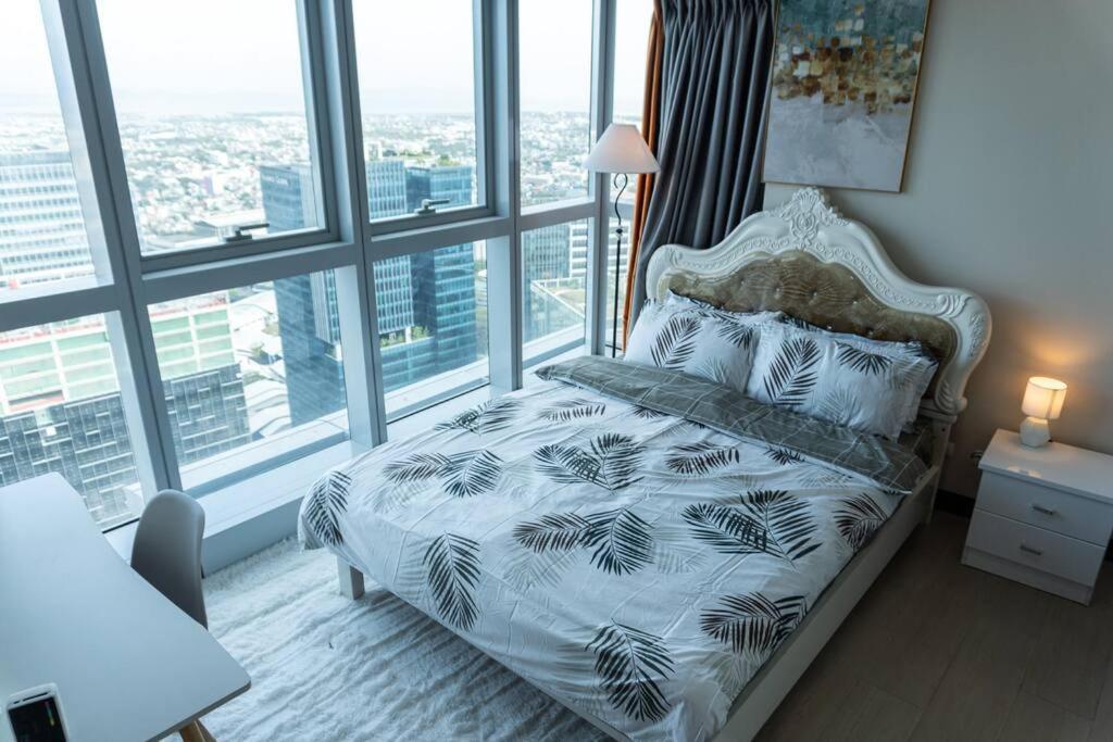 A2j Luxury 2br Bgc Uptown Near Uptown Mall Apartment