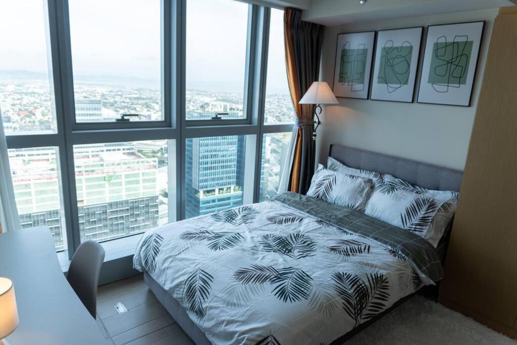 A2j Luxury 2br Bgc Uptown Near Uptown Mall * Manila