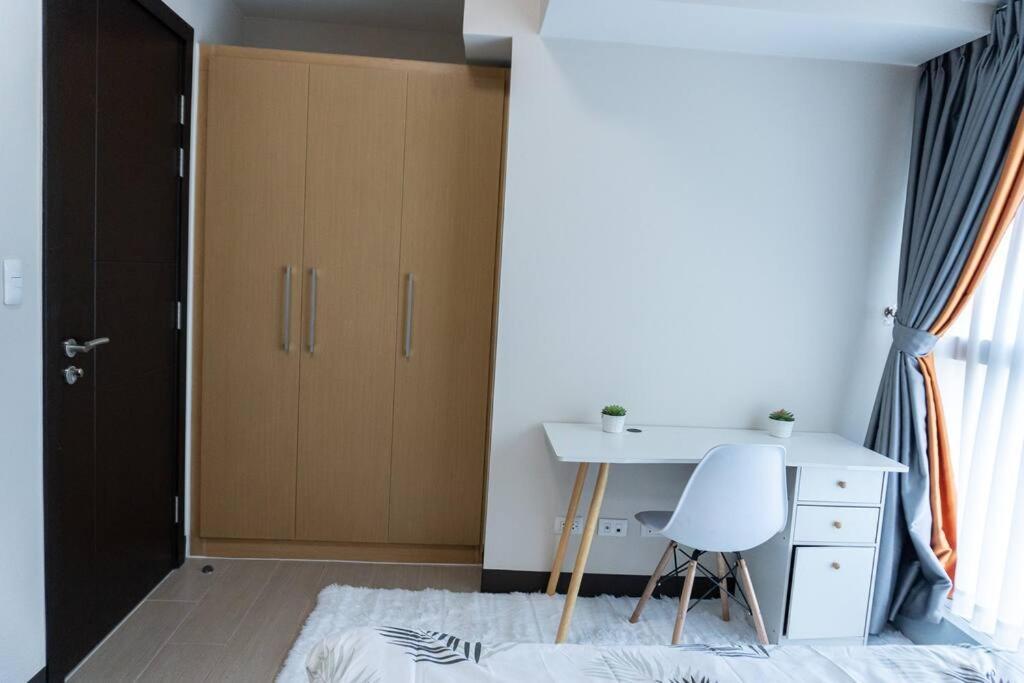 A2j Luxury 2br Bgc Uptown Near Uptown Mall Manila