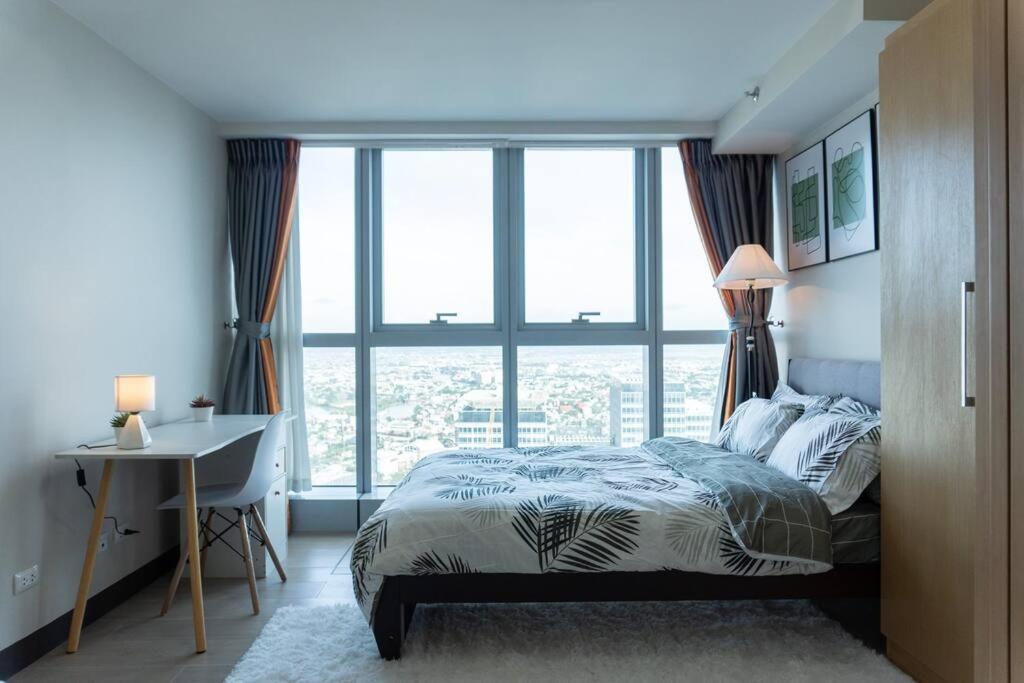 A2j Luxury 2br Bgc Uptown Near Uptown Mall