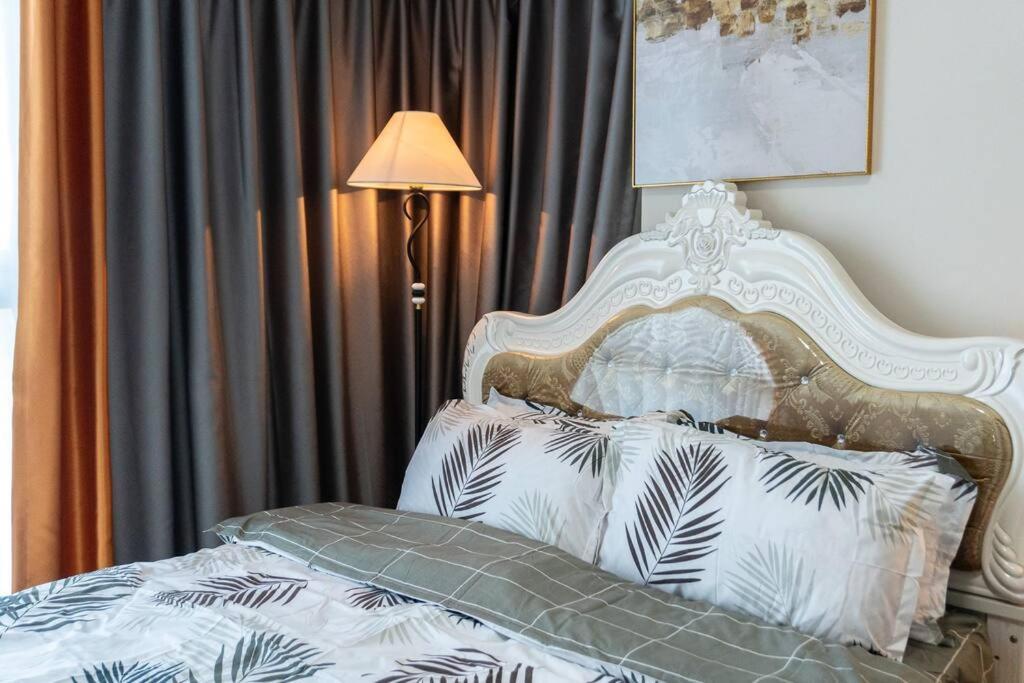 A2j Luxury 2br Bgc Uptown Near Uptown Mall * Manila