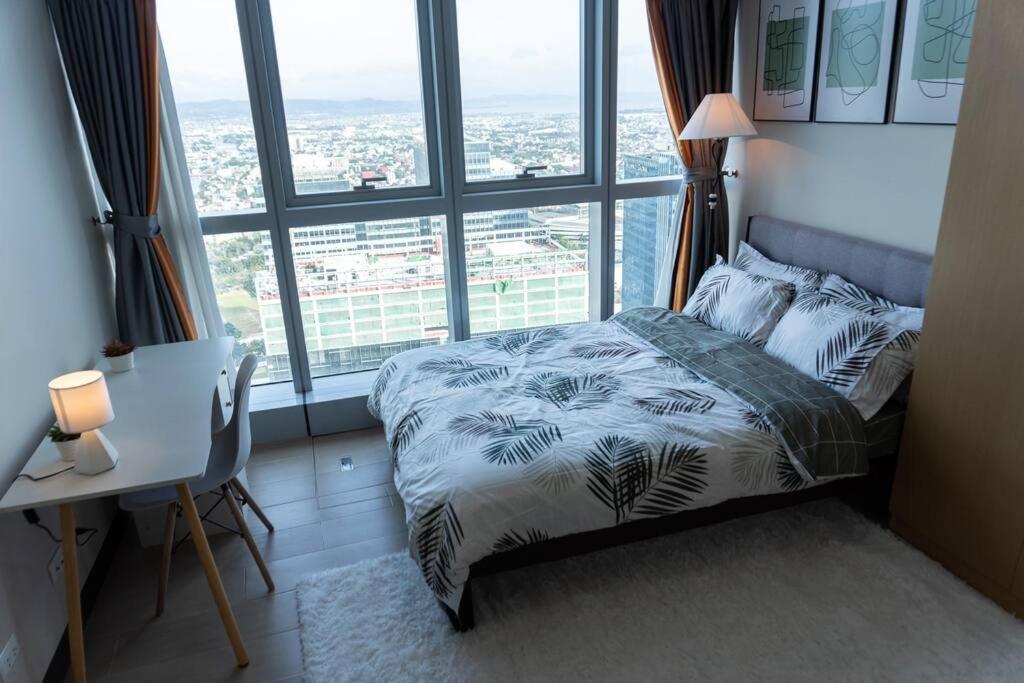 A2j Luxury 2br Bgc Uptown Near Uptown Mall