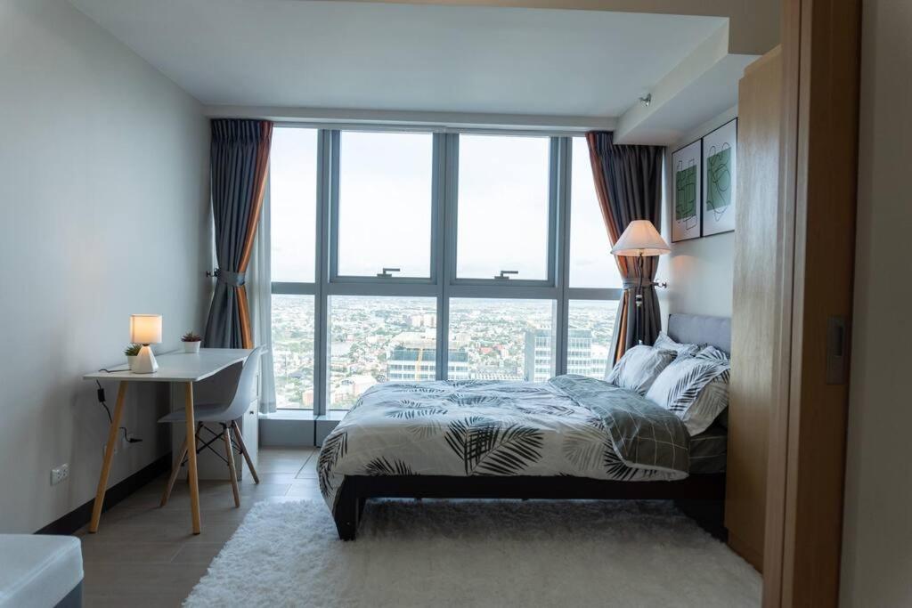 A2j Luxury 2br Bgc Uptown Near Uptown Mall Apartment *