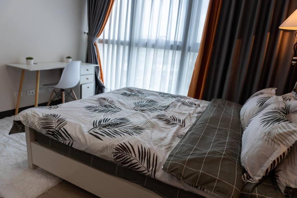 A2j Luxury 2br Bgc Uptown Near Uptown Mall * Manila