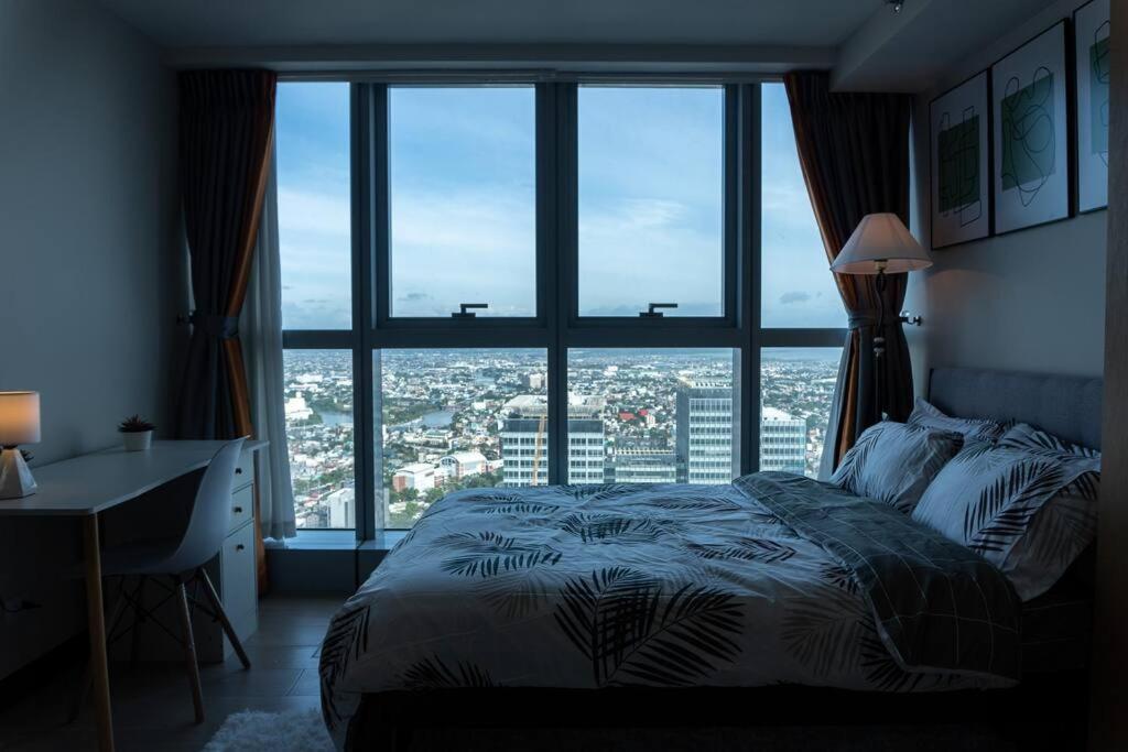 A2j Luxury 2br Bgc Uptown Near Uptown Mall Apartment Manila