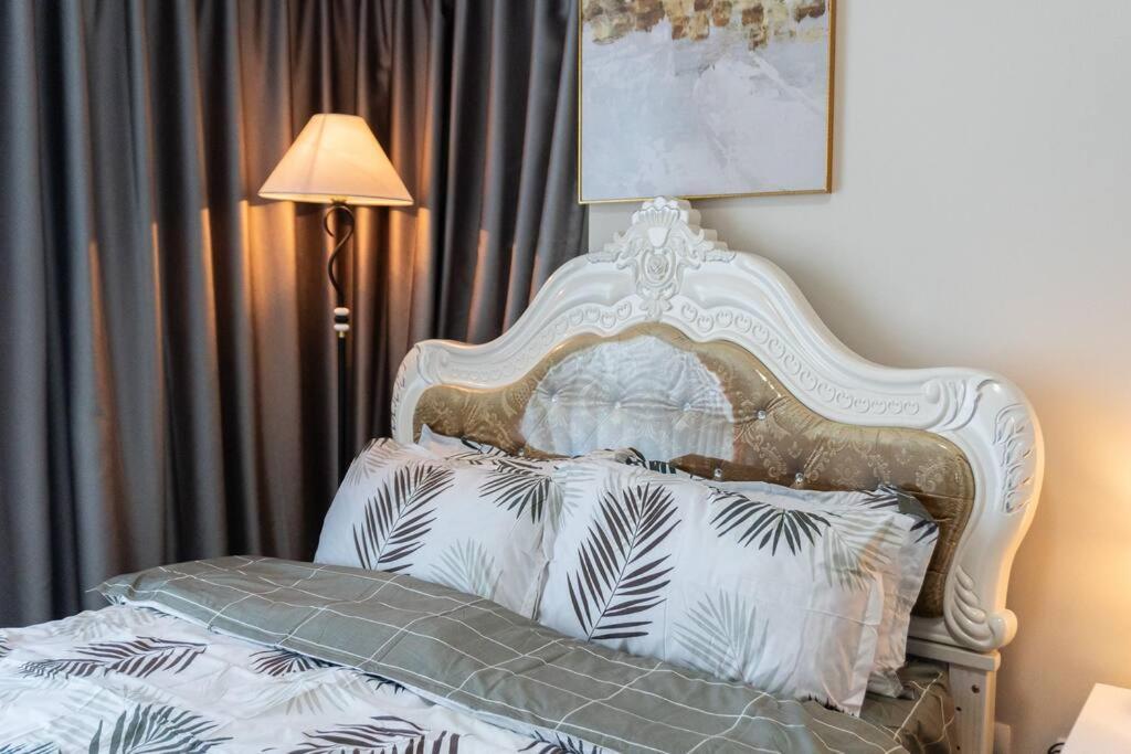 A2j Luxury 2br Bgc Uptown Near Uptown Mall Apartment *
