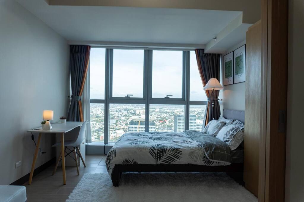 A2j Luxury 2br Bgc Uptown Near Uptown Mall * Manila