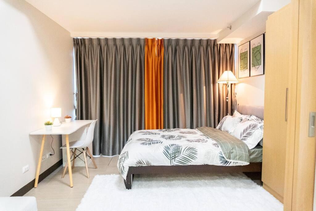 Apartment A2j Luxury 2br Bgc Uptown Near Uptown Mall