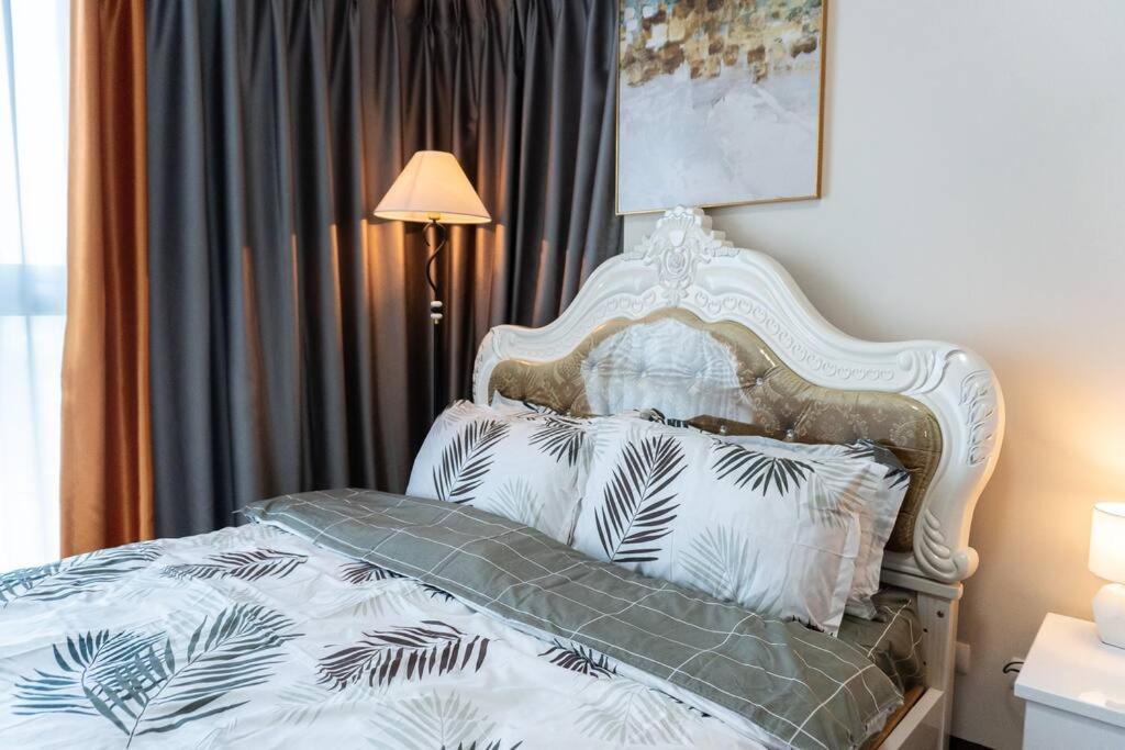 Apartment A2j Luxury 2br Bgc Uptown Near Uptown Mall *