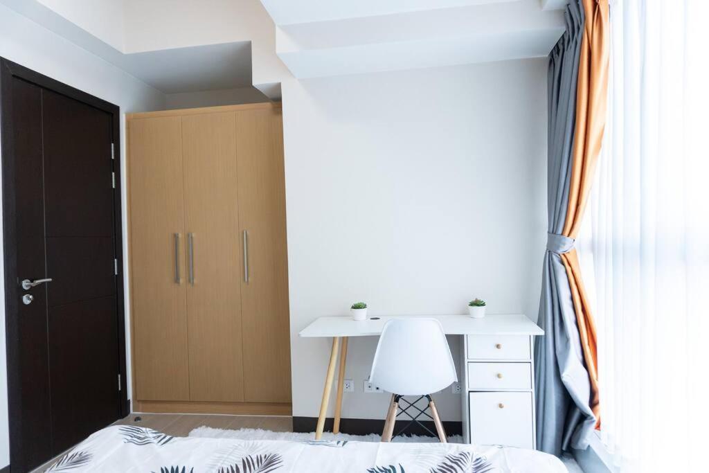 A2j Luxury 2br Bgc Uptown Near Uptown Mall *
