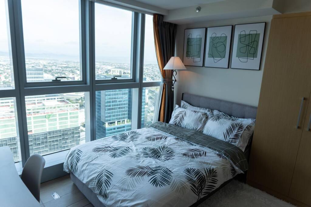A2j Luxury 2br Bgc Uptown Near Uptown Mall * Manila