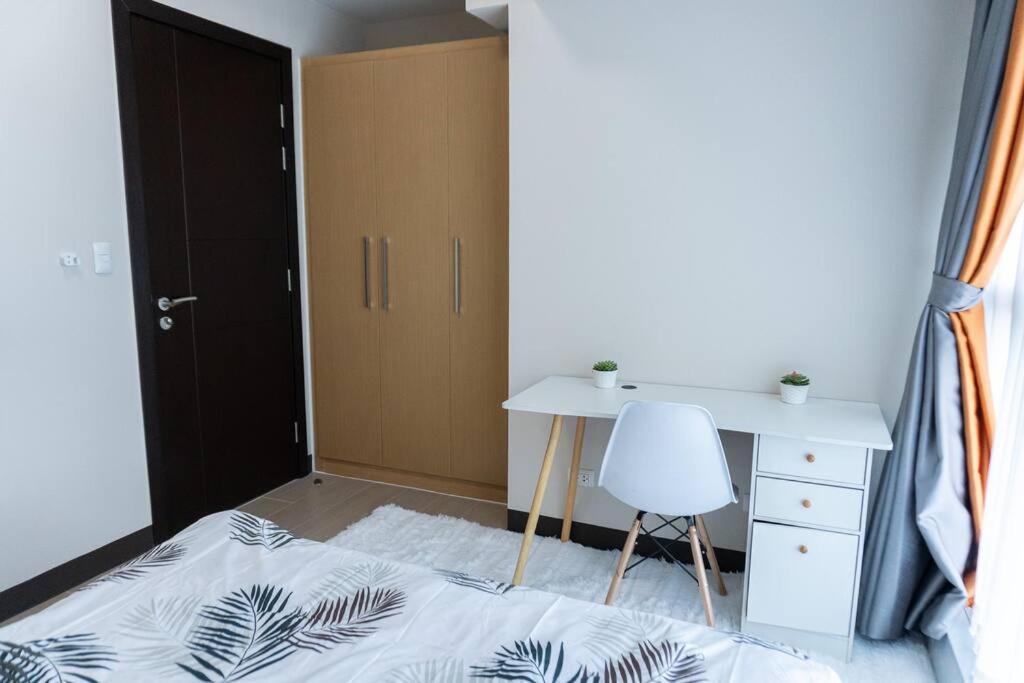 A2j Luxury 2br Bgc Uptown Near Uptown Mall * Manila