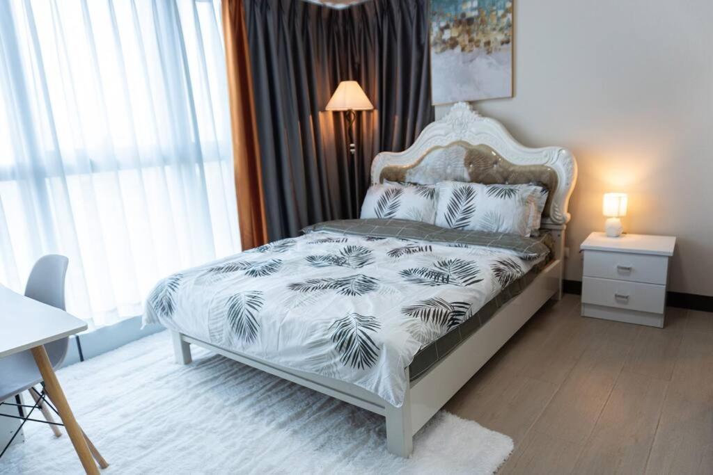 A2j Luxury 2br Bgc Uptown Near Uptown Mall Apartment *