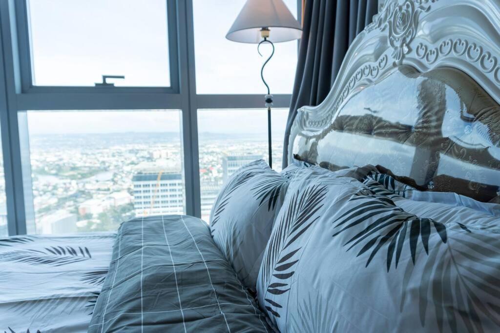 A2j Luxury 2br Bgc Uptown Near Uptown Mall Manila