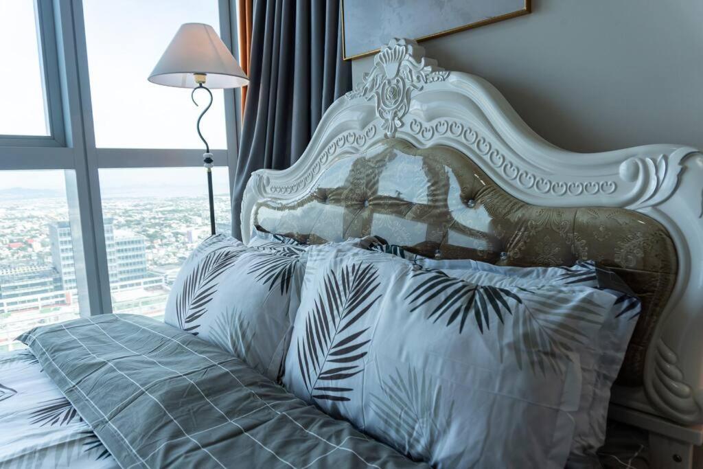 Apartment A2j Luxury 2br Bgc Uptown Near Uptown Mall