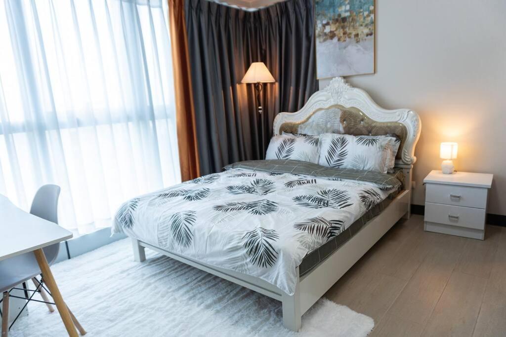 A2j Luxury 2br Bgc Uptown Near Uptown Mall *