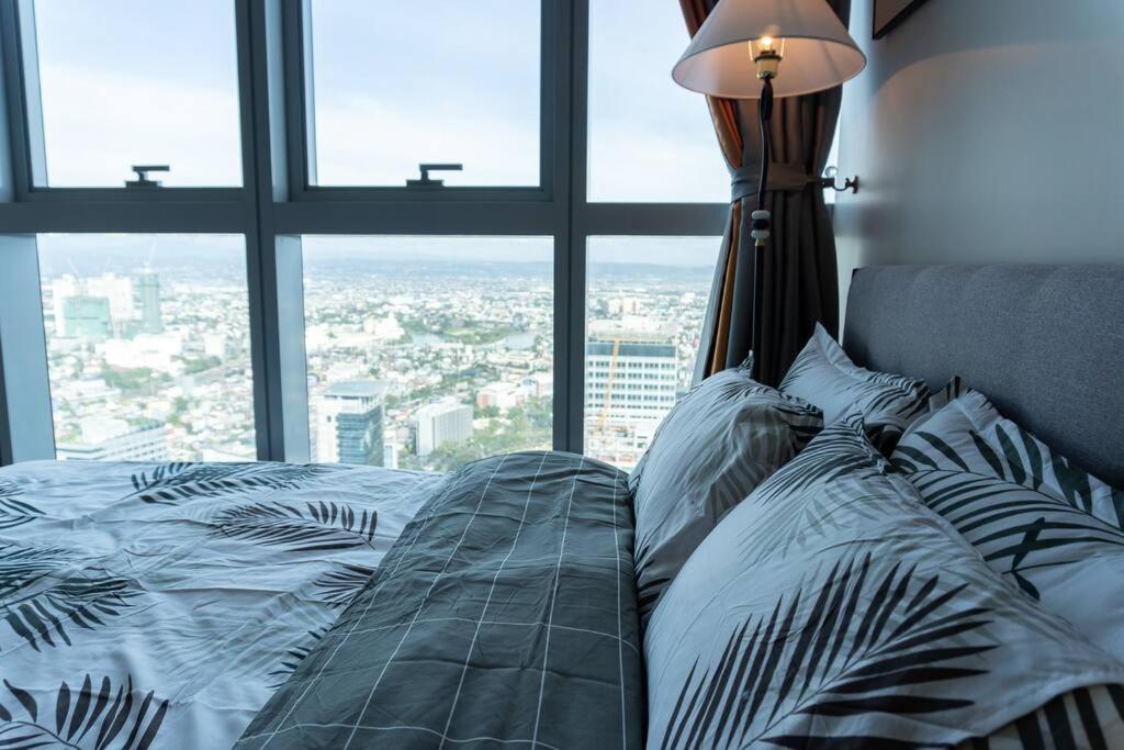 Apartment A2j Luxury 2br Bgc Uptown Near Uptown Mall