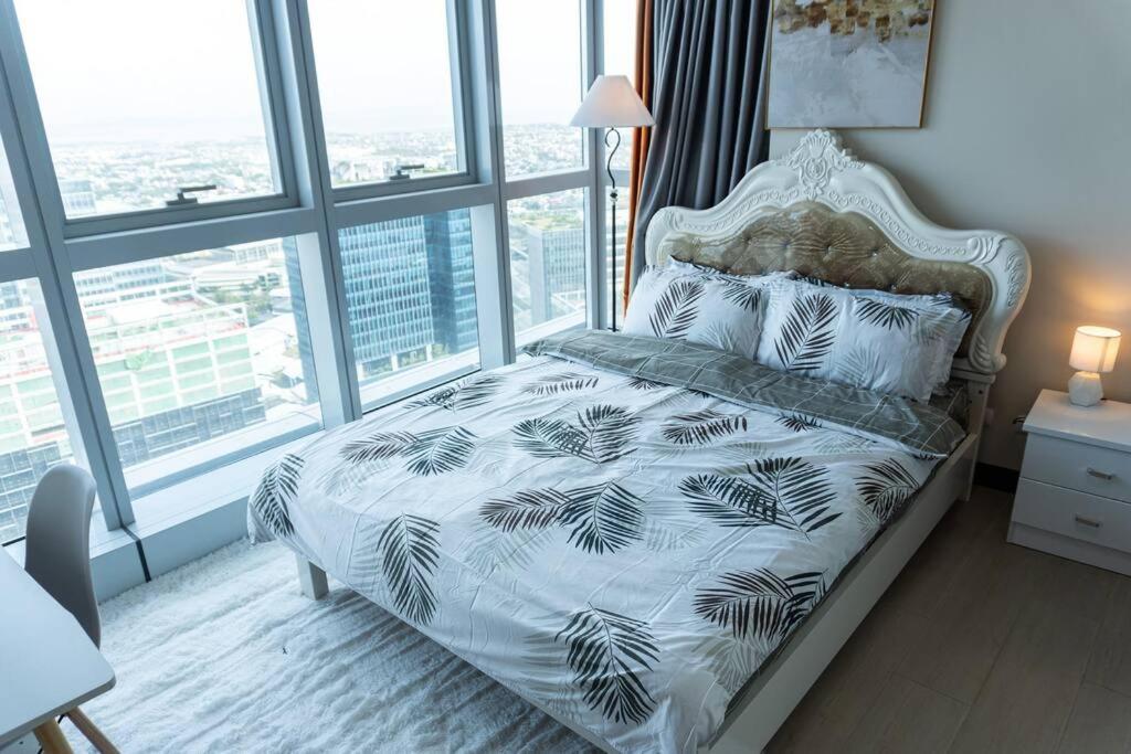 A2j Luxury 2br Bgc Uptown Near Uptown Mall *