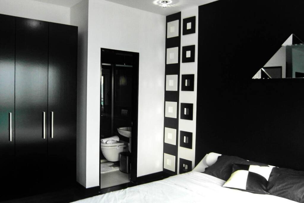 Apartment 2br Lower Penthouse @ Acqua Private Residences Manila