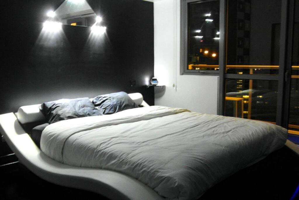 Apartment 2br Lower Penthouse @ Acqua Private Residences