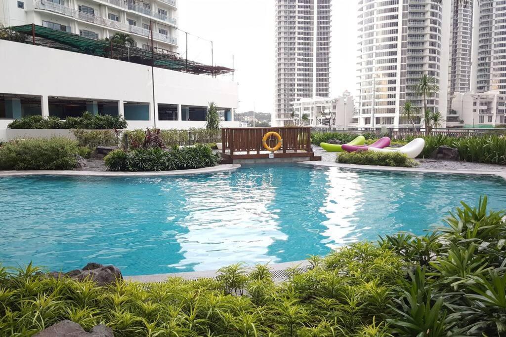 2br Lower Penthouse @ Acqua Private Residences Apartment Manila