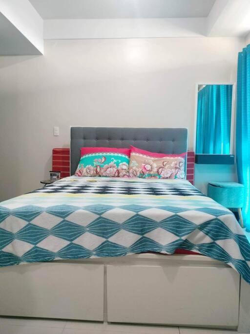 Cubao Manhattanheights U31n Tb, Unit Apartment *