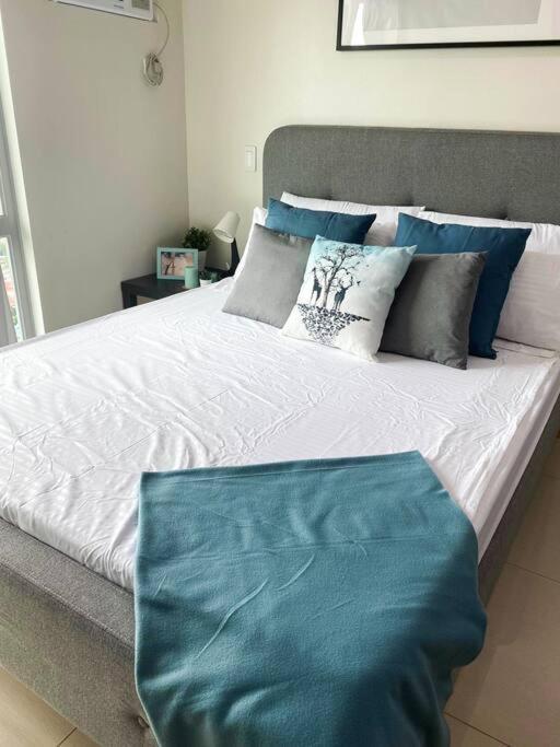 Modern And Homely In Shaw Boulevard Apartment