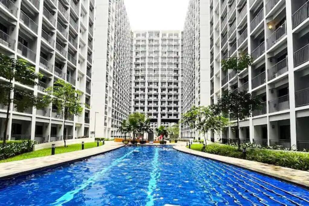 P00l Fr0nt With Balc0ny - New C0nd0 At Shore 2 Mall Of Apartment *