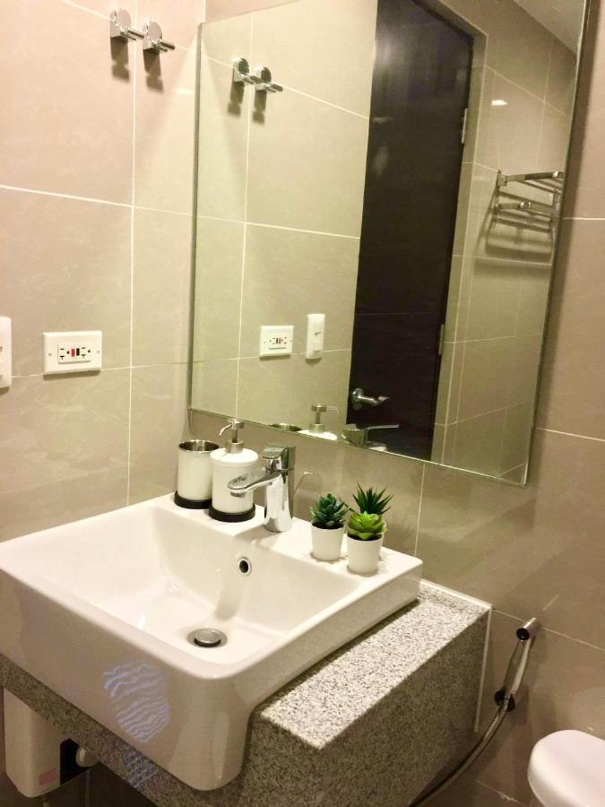 Apartment Daniella's Modern & Cozy In Uptown Bgc