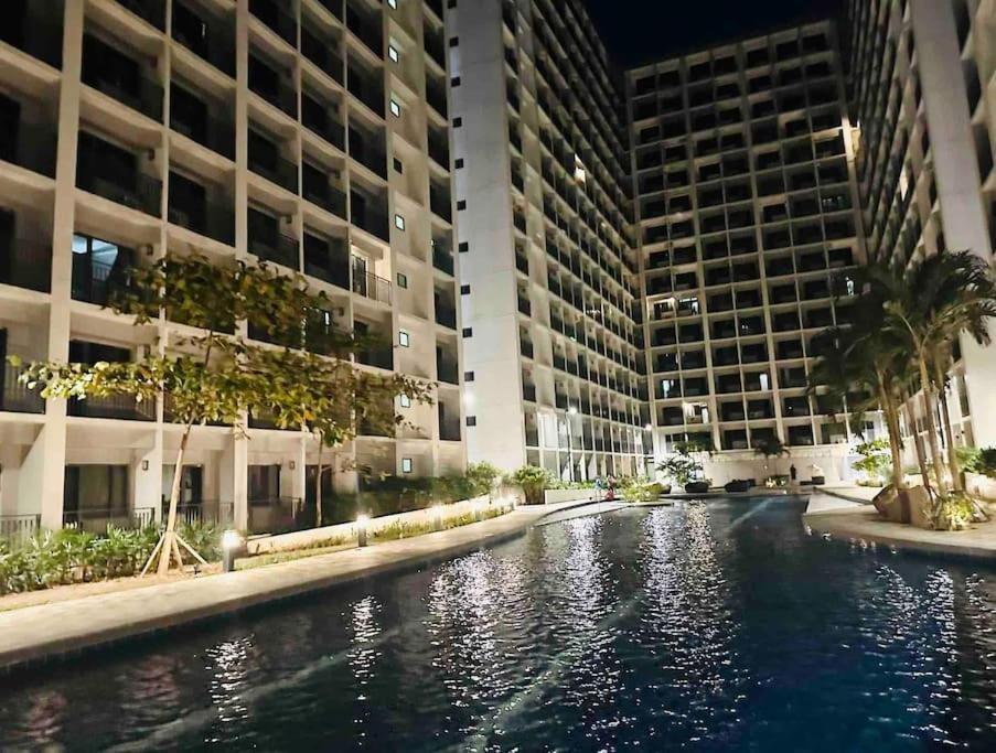 Mall Of Asia-p00l Fr0nt- New 1 Bedroom With Balc0ny At Sh0re2 Apartment Manila