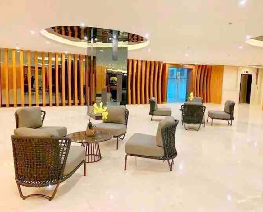 Mall Of Asia-p00l Fr0nt- New 1 Bedroom With Balc0ny At Sh0re2 Apartment Manila