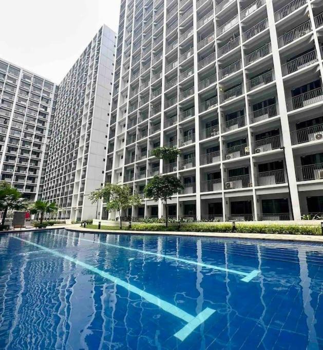 Mall Of Asia-p00l Fr0nt- New 1 Bedroom With Balc0ny At Sh0re2 Apartment Manila