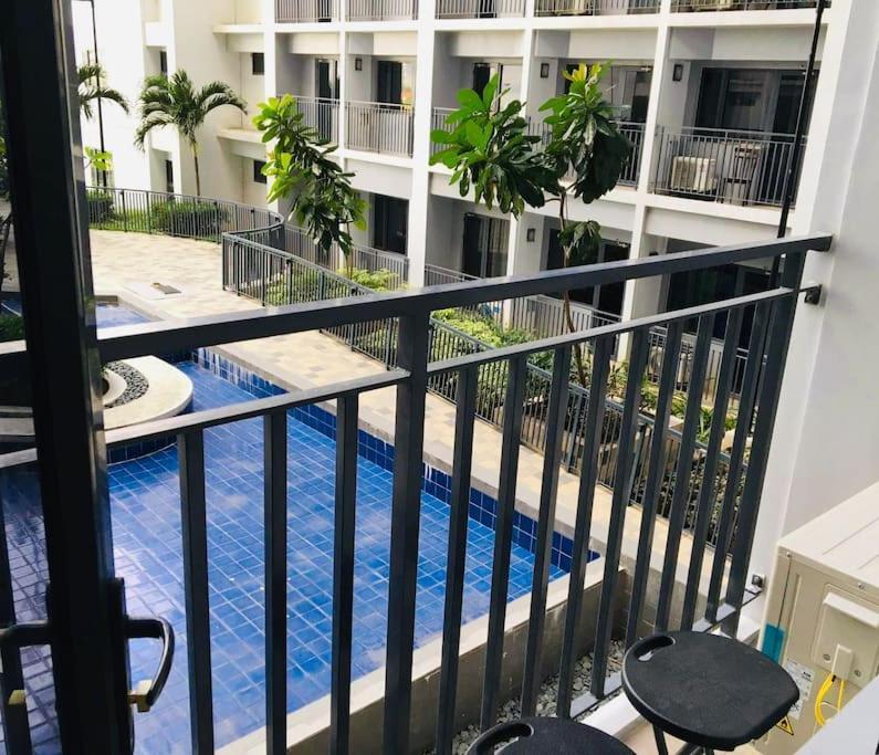 Mall Of Asia-p00l Fr0nt- New 1 Bedroom With Balc0ny At Sh0re2 Apartment Manila