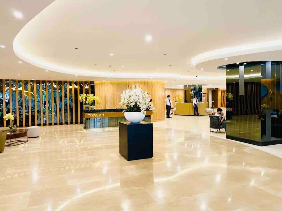 Apartment Mall Of Asia-p00l Fr0nt- New 1 Bedroom With Balc0ny At Sh0re2 *