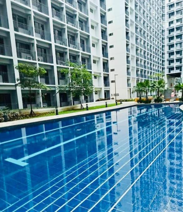 Mall Of Asia-p00l Fr0nt- New 1 Bedroom With Balc0ny At Sh0re2 Apartment Manila