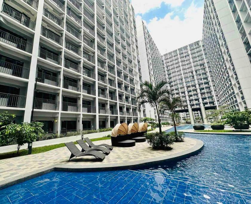 Mall Of Asia-p00l Fr0nt- New 1 Bedroom With Balc0ny At Sh0re2 Apartment Manila