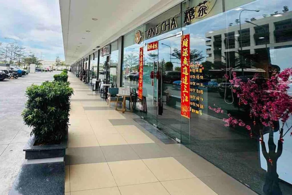 Apartment Mall Of Asia-p00l Fr0nt- New 1 Bedroom With Balc0ny At Sh0re2