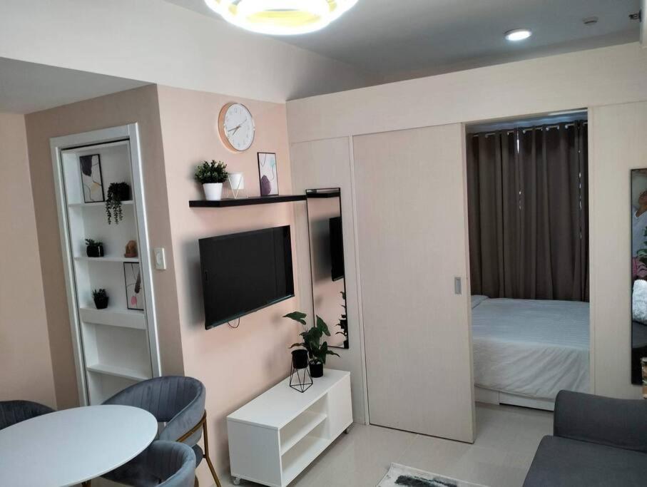 Apartment Flexi Unit 1br Or 2br Convertible At South Residences Pinas