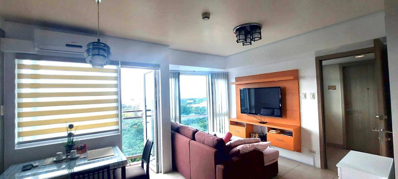 De Luxe, Standard And -the Breeze Residences-close To Airport,mall Of Asia, Us Embassy Apartment Manila